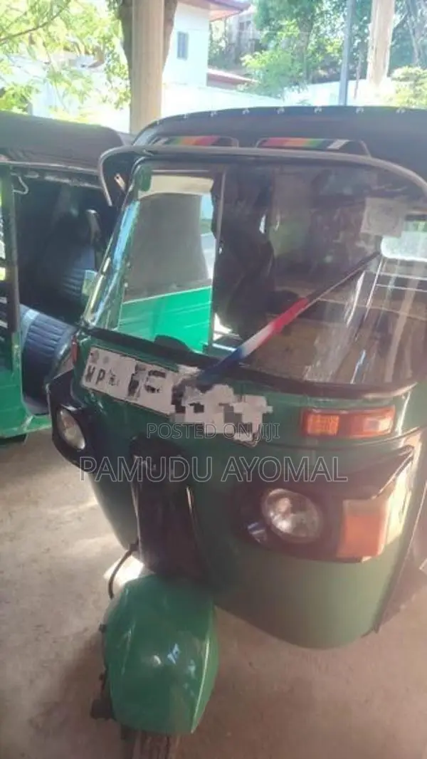 Bajaj RE 2012