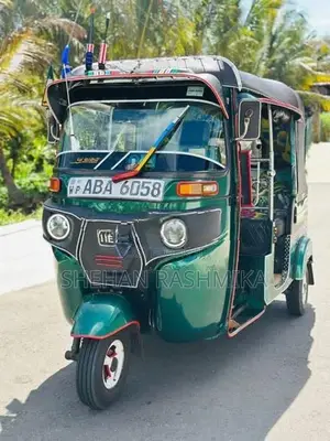 Bajaj RE 2015
