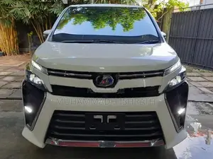Toyota Voxy 2015