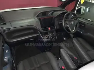 Toyota Voxy 2015