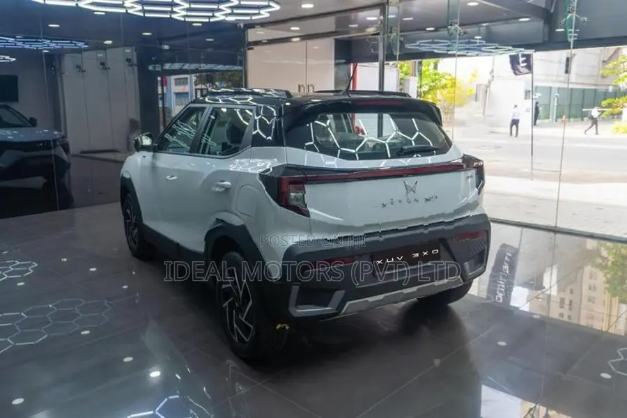 Mahindra XUV 3XO AX7L 2026