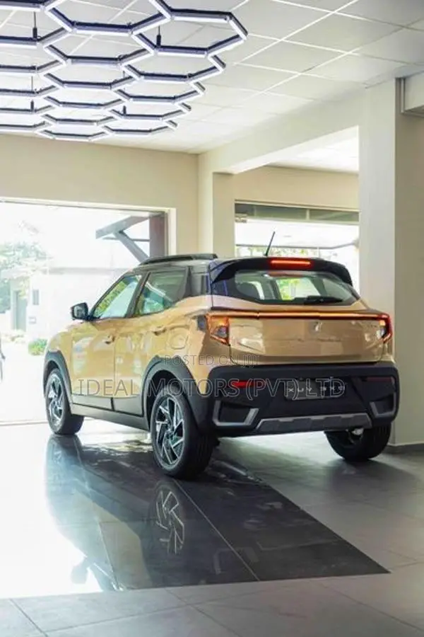 Mahindra XUV 3XO AX7L 2026