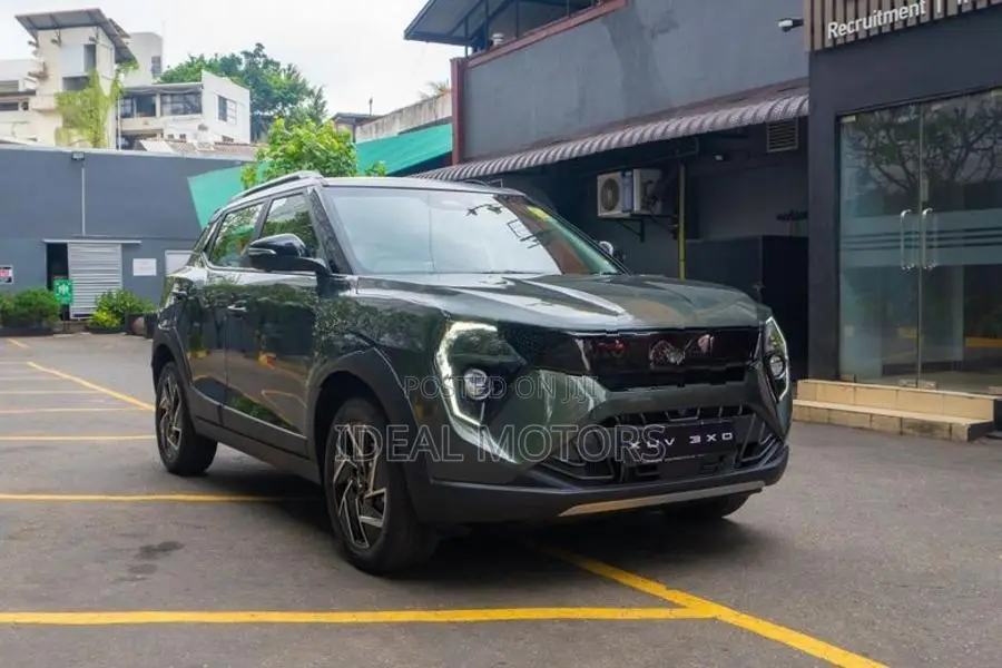 Mahindra XUV 3XO AX7L 2026
