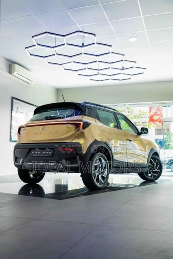 Mahindra XUV 3XO AX7L 2026