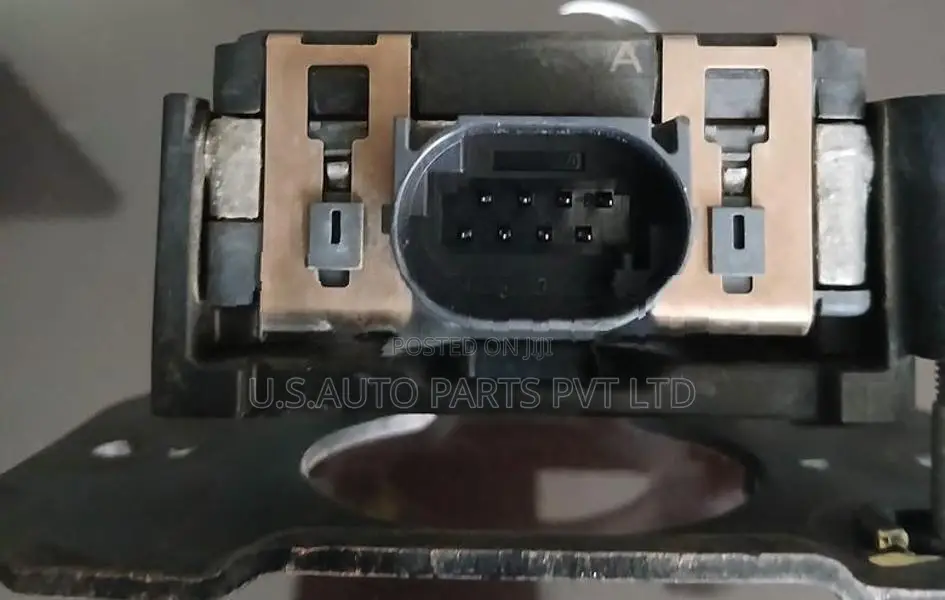 Suzuki Baleno Distronic radar sensor 33943-68P01)