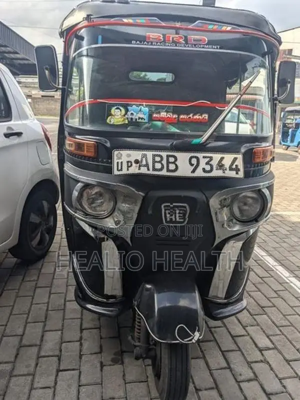 Bajaj RE 2015