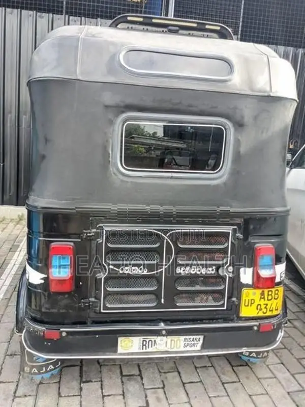Bajaj RE 2015