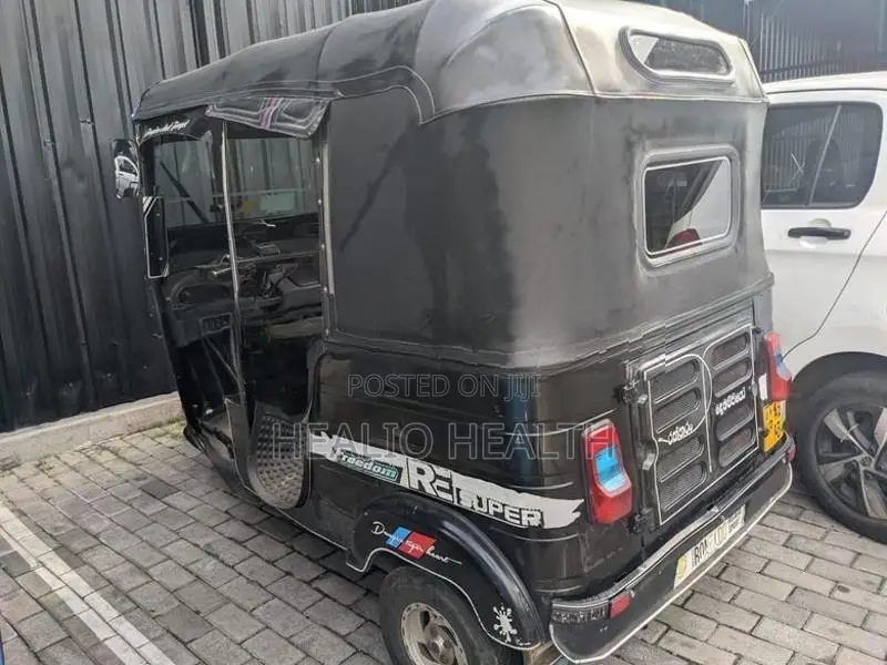 Bajaj RE 2015