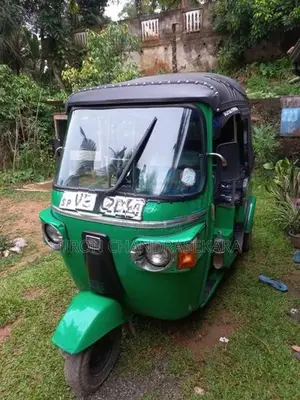 Bajaj RE 2010