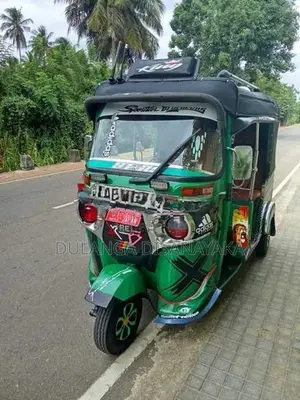 Bajaj RE 2015
