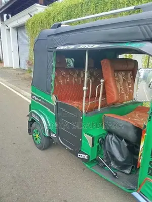 Bajaj RE 2015