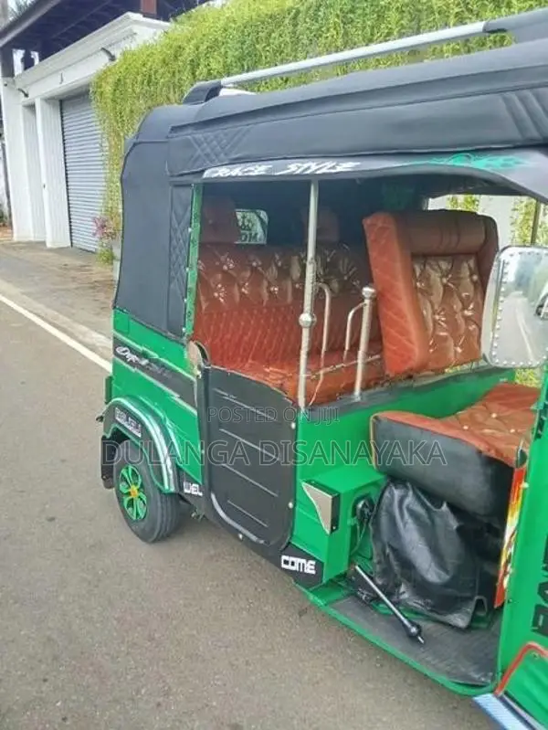 Bajaj RE 2015