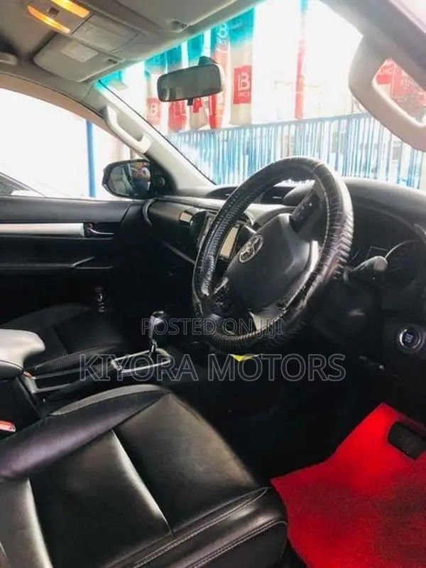 Toyota Hilux V Grade 2020