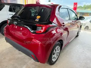 Toyota Yaris G LED 360 2024