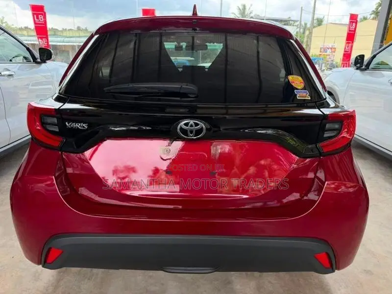 Toyota Yaris G LED 360 2024