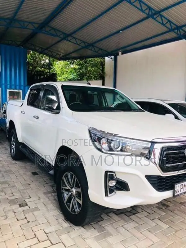 Toyota Hilux V Grade 2020