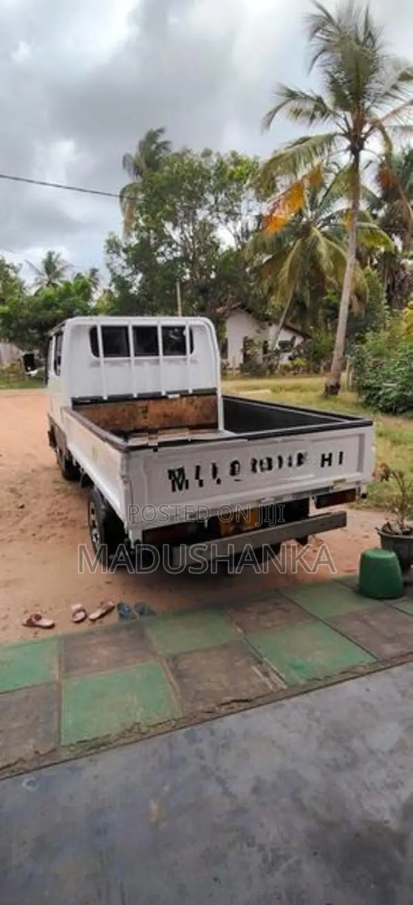 Mitsubishi crew cab 2007