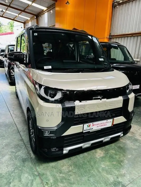 Mitsubishi Delica T Premium 2024