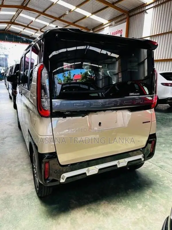 Mitsubishi Delica T Premium 2024