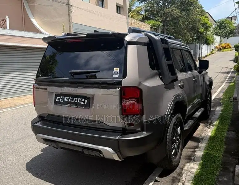 Toyota Land Cruiser Prado VX 2024