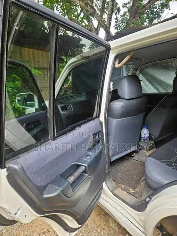 Mitsubishi Pajero IO 4G 94 2001