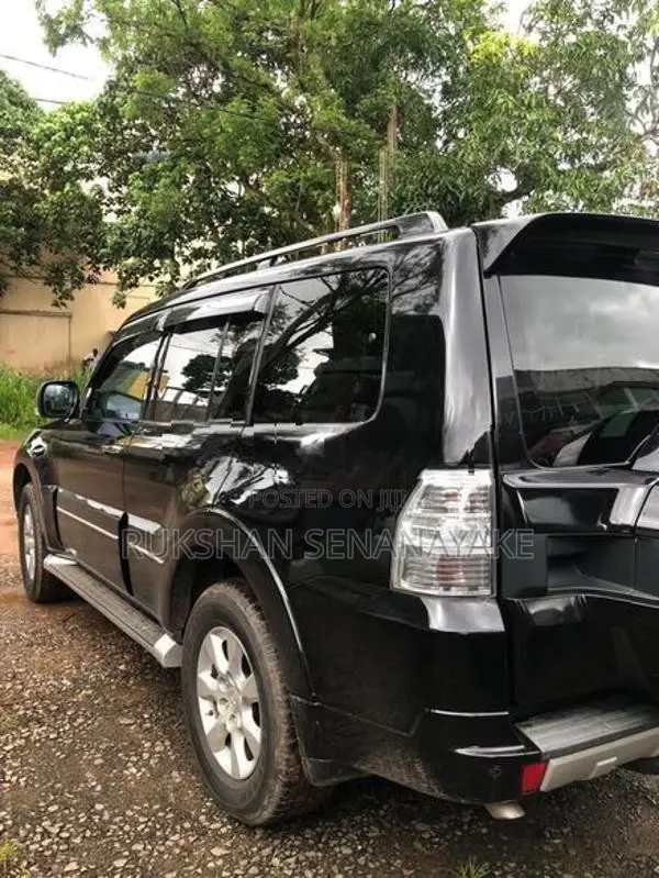 Mitsubishi Montero 2015