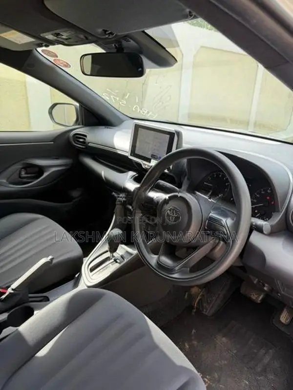 Toyota Yaris X grade 2024