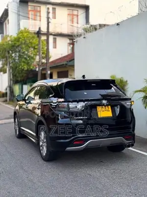 Toyota Harrier Premium 2016