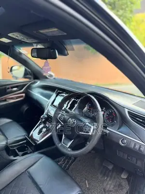 Toyota Harrier Premium 2016
