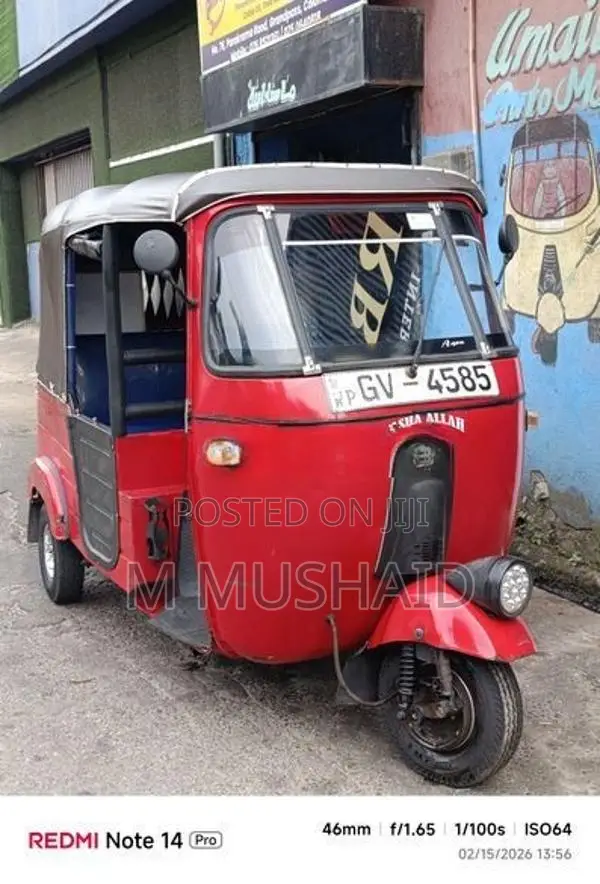 Bajaj RE 2002