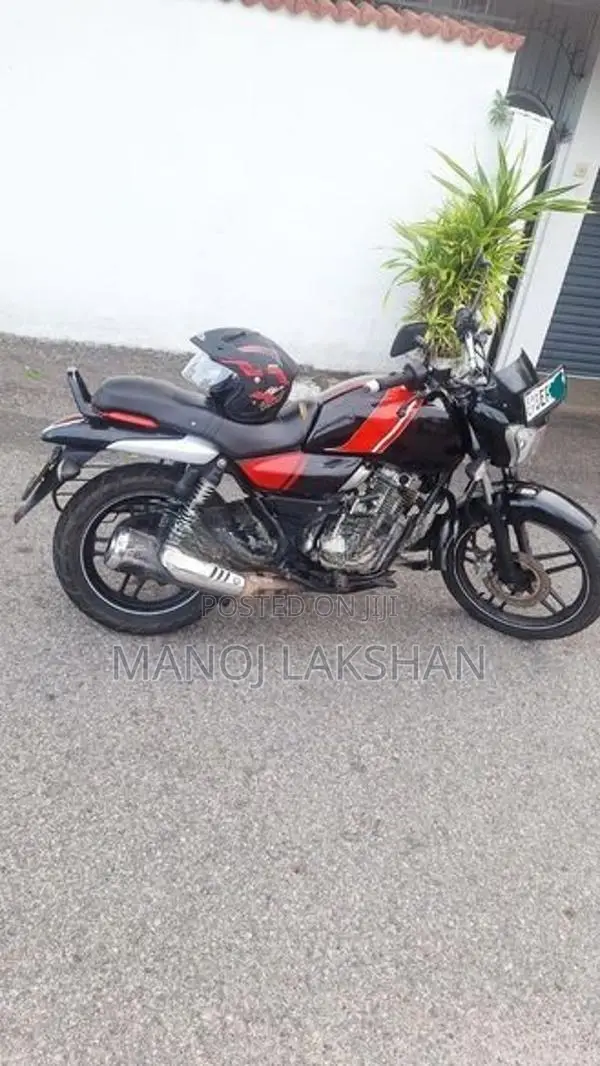 Bajaj V15 2016