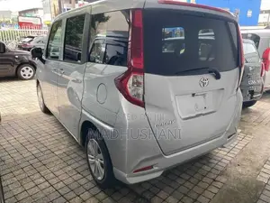 Toyota Roomy 2023