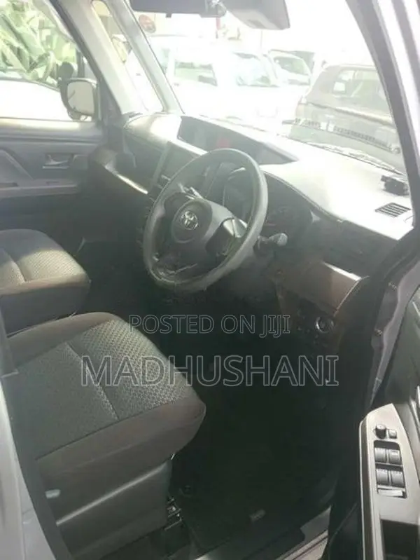 Toyota Roomy 2023