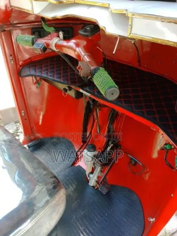 Bajaj RE 2001