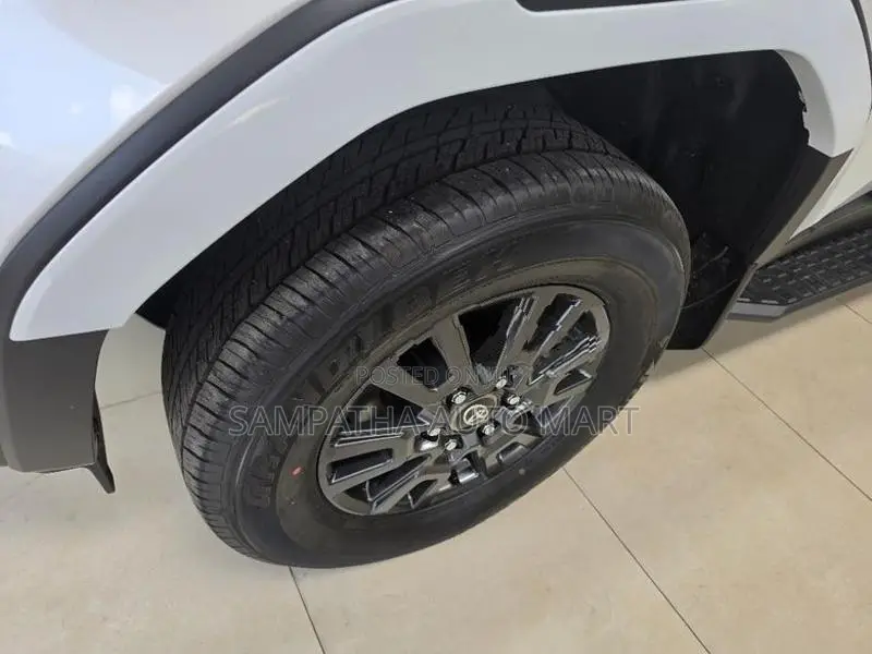 Toyota Land Cruiser Prado TRJ LC250 PETROL VX 2026