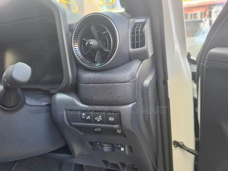 Toyota Land Cruiser Prado TRJ LC250 PETROL VX 2026
