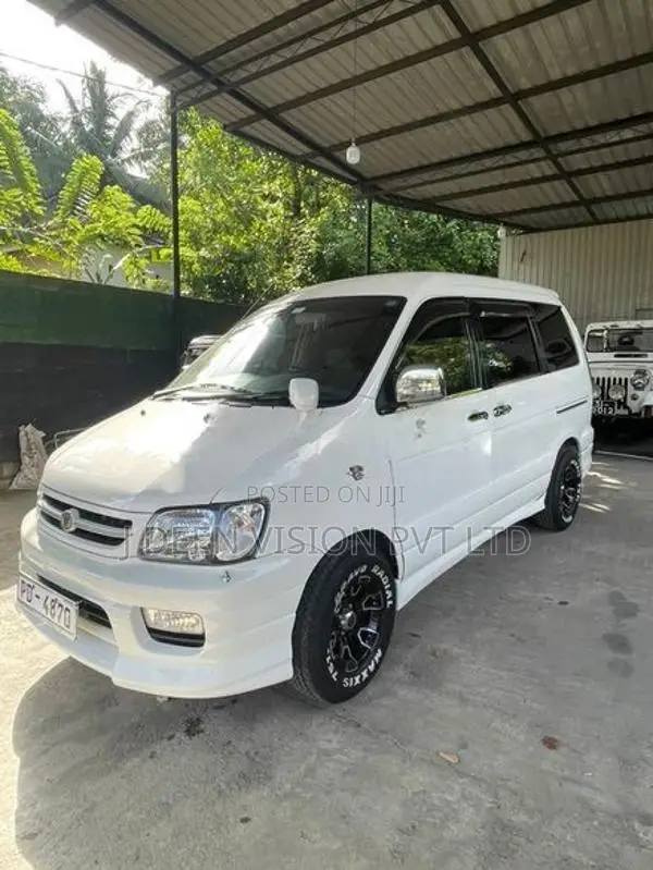 Toyota Noah 2007