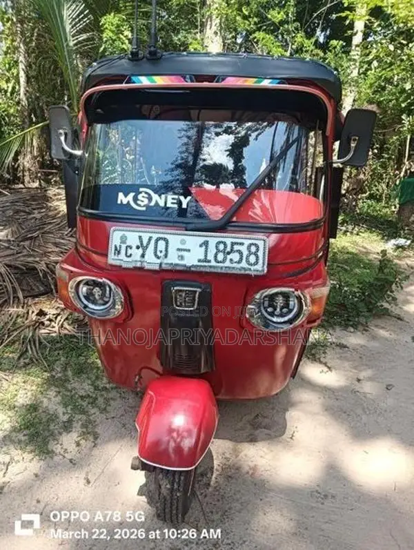 Bajaj RE YQ 1858 2012