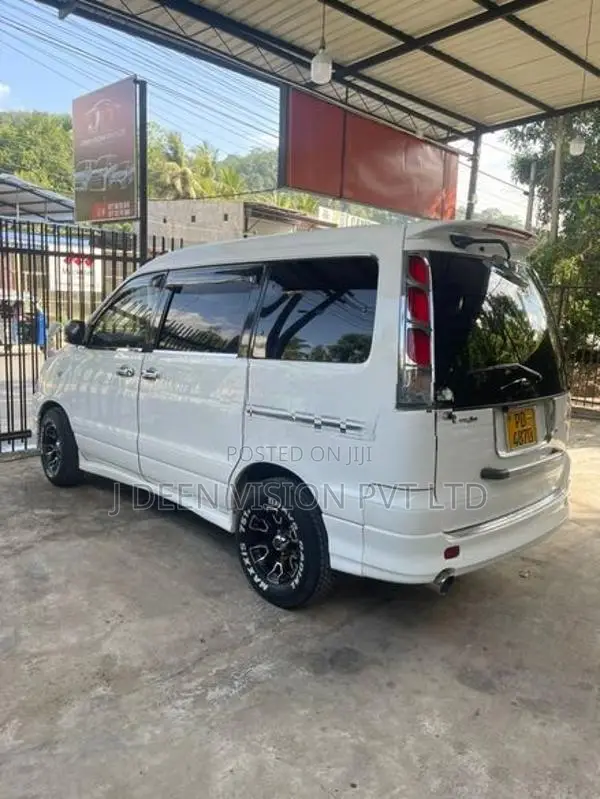 Toyota Noah 2007