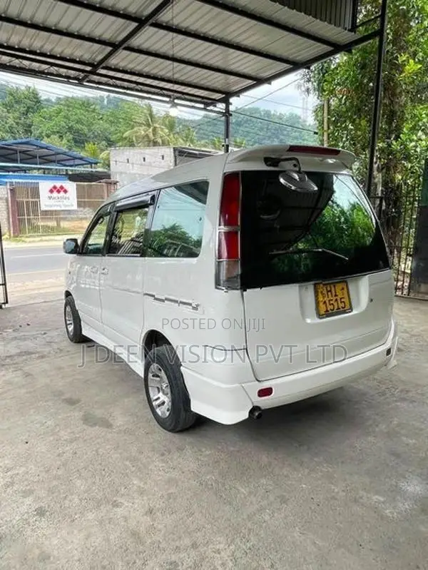 Toyota Noah 1996