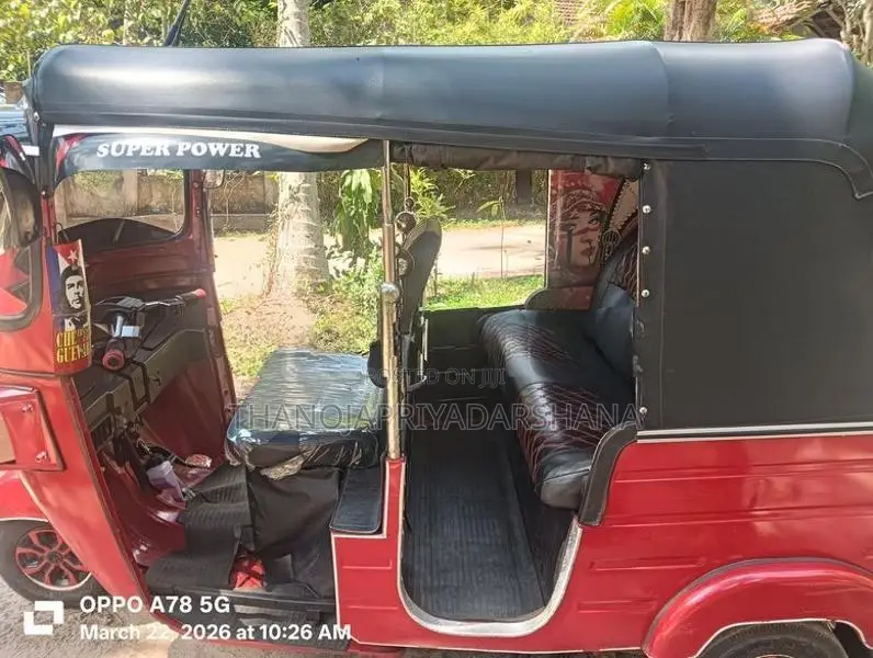 Bajaj RE YQ 1858 2012