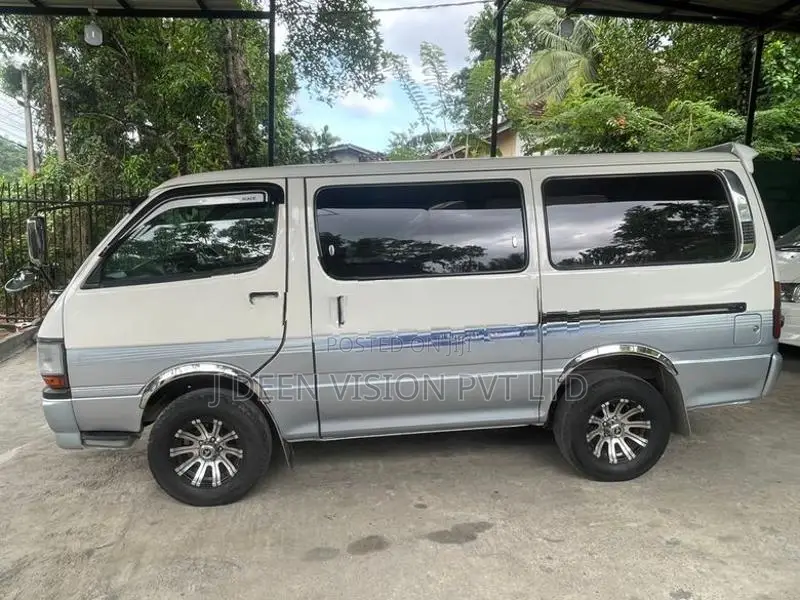 Toyota Dolphin 1992