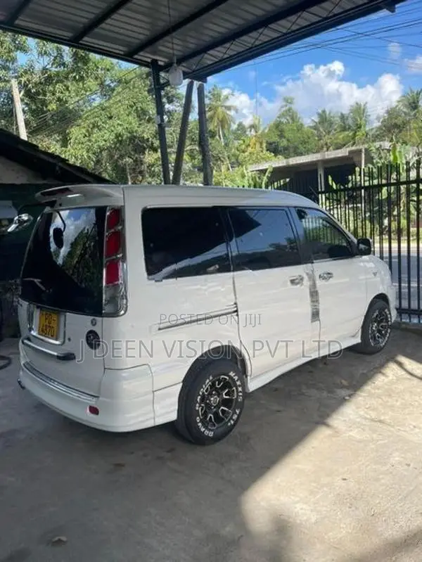 Toyota Noah 2007