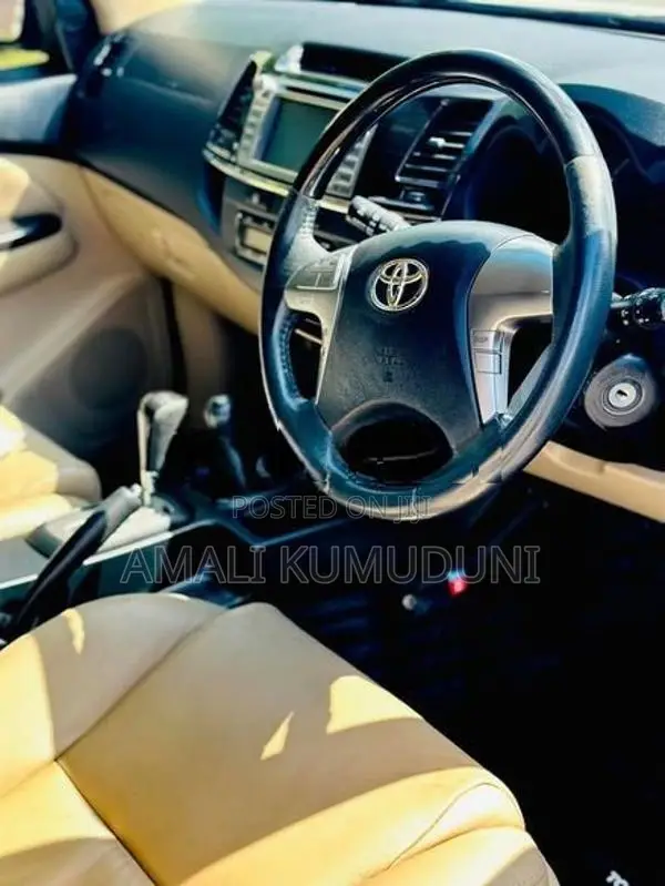 Toyota Fortuner 2013