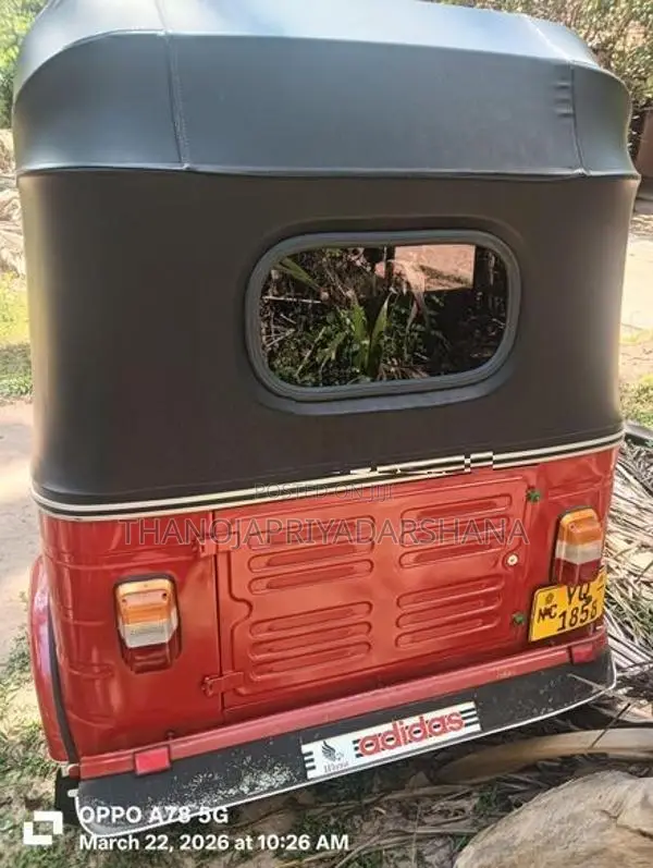 Bajaj RE YQ 1858 2012