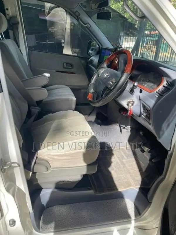Toyota Noah 2007