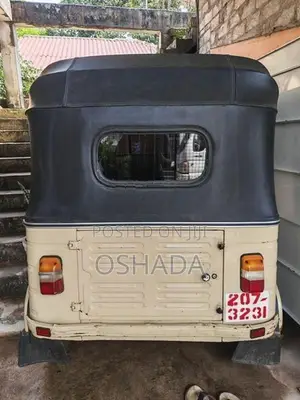 Bajaj RE 2000