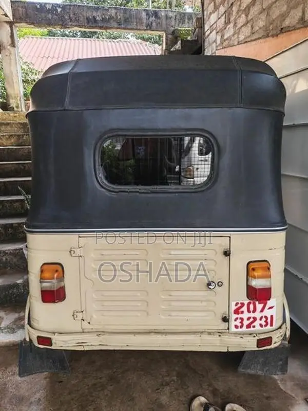 Bajaj RE 2000