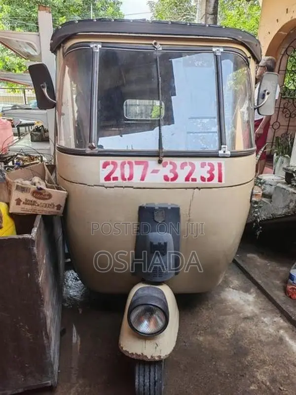 Bajaj RE 2000