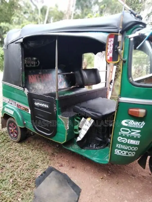 Bajaj RE 2002